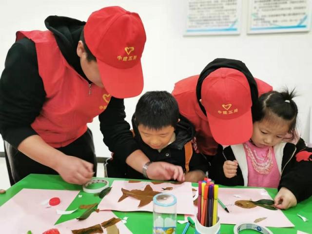 以愛筑夢，守護童心——中建五局超英志愿服務(wù)隊走進社區(qū)關(guān)愛困境留守兒童